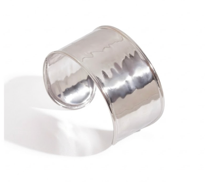 Brede gehamerde manchetarmband